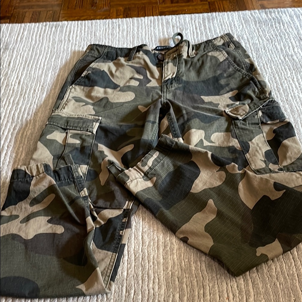 Aeropostale Men's Camouflage Cargo Pants